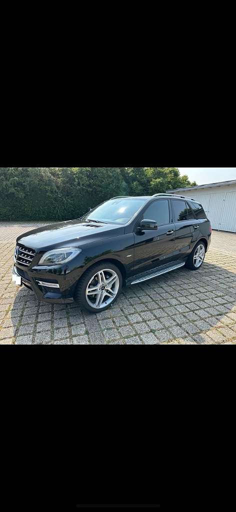 Mercedes-Benz M-Klasse ML 350 BlueTEC 4MATIC Aut. DPF SUV / Geländewagen