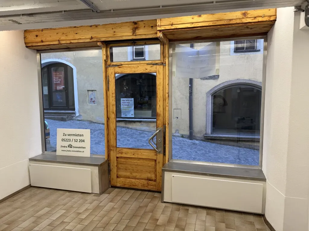 Charmantes Geschäftslokal in bester Lauflage von Hall in Tirol ab sofort zu vermieten ! - Widok 3