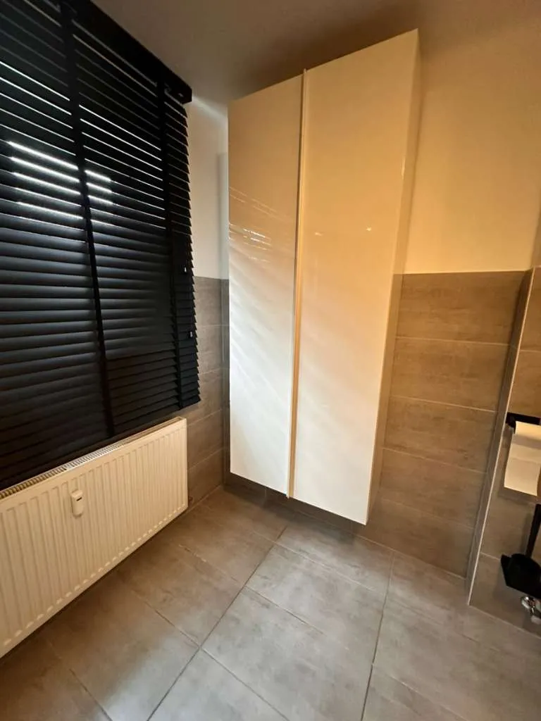IKEA GODMORGON Hochschrank - Hochglanz Weiß, € 80,- (5120 Sankt Pantaleon)