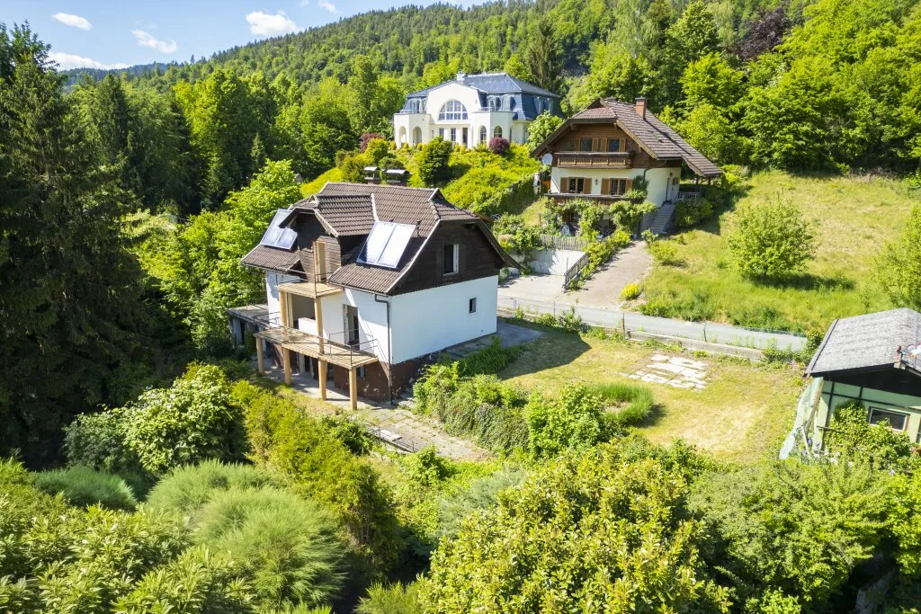 RESERVIERT | ZENTRUMSNAHE | Unverbaubarer Blick über den Wörthersee, Altbestand - Ansicht 3