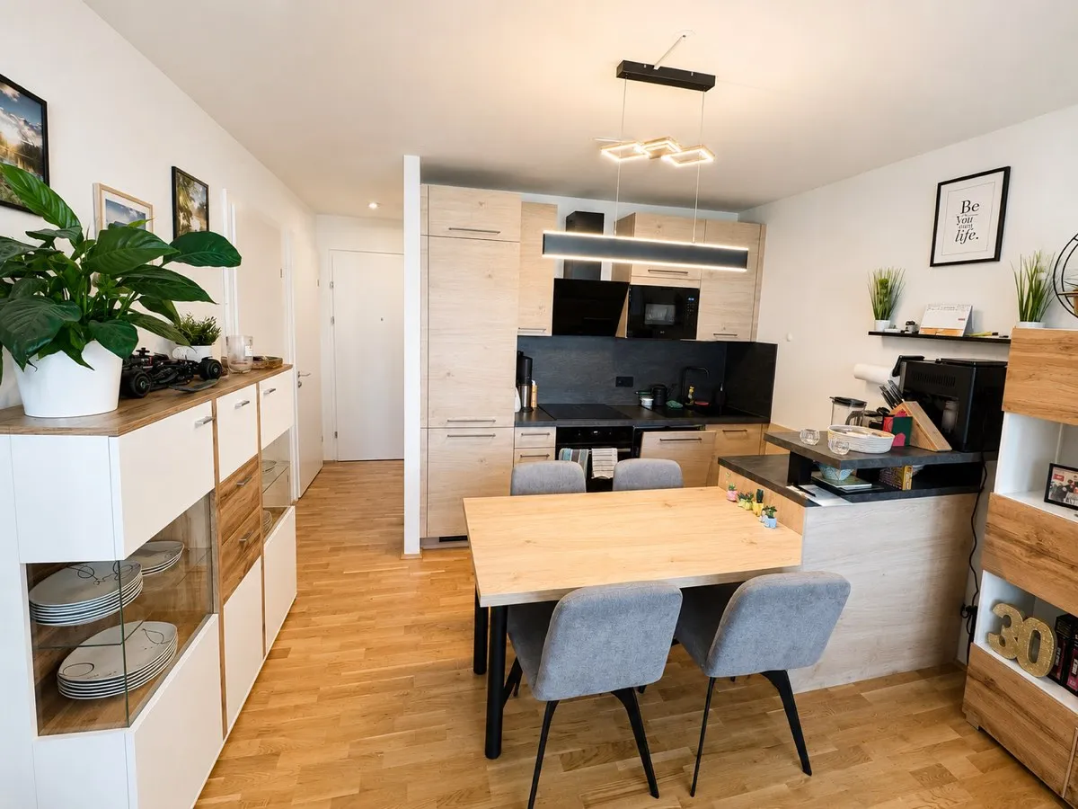Neubauwohnung mit Balkon, Garage & Lift | 15 Min. nach Wien HBF - Ansicht 2