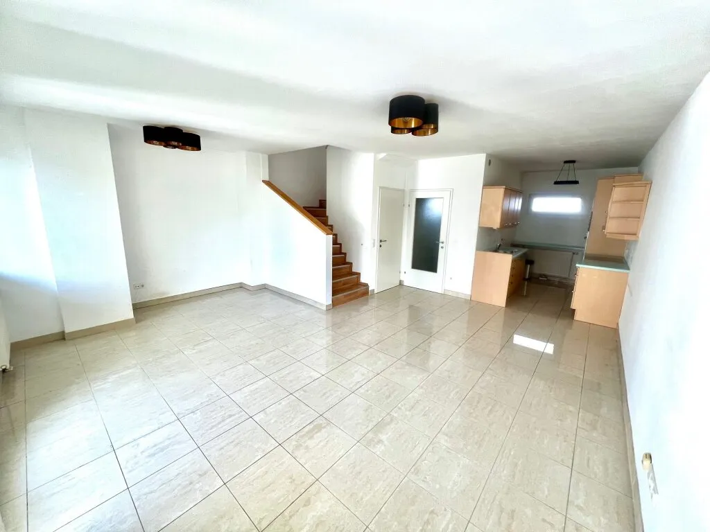 Gepflegte 3-Zi Maisonette mit Loggia & Terrasse in einer verkehrsberuhigten Straße - Widok 2