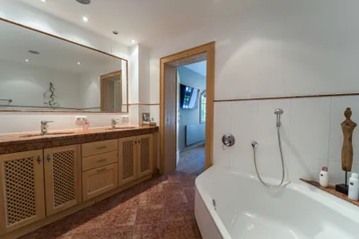 4-Zimmer-Wohnung mieten in Kitzbühel – 150 m², € 5.100 – Bild 4 von 7