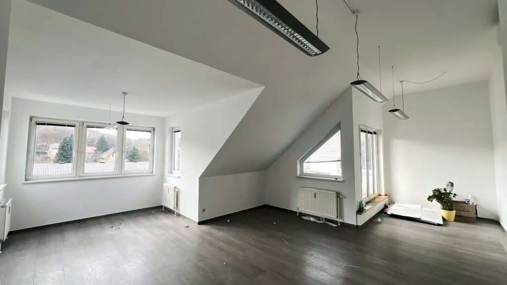 Dachgeschoß-NEUBAU-Wohnung mit 3 Zimmern! Inkl. 2 Kfz-Stellplätzen! - Ansicht 2