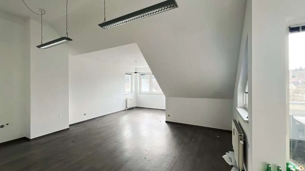 Dachgeschoß-NEUBAU-Wohnung mit 3 Zimmern! Inkl. 2 Kfz-Stellplätzen! - Ansicht 3