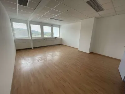 10-Zimmer-Gewerbeimmobilie mieten in Baden – 369 m², € 5.280 – Bild 12 von 14