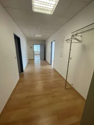 10-Zimmer-Gewerbeimmobilie mieten in Baden – 369 m², € 5.280 – Bild 13 von 14