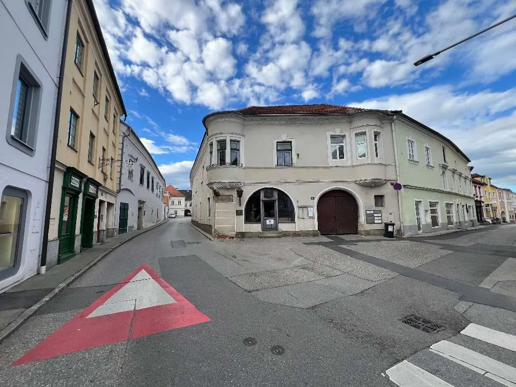 Im Zentrum von Langenlois: Büro- / Praxis- / Geschäftsräumlichkeiten zu vermieten - Ansicht 2