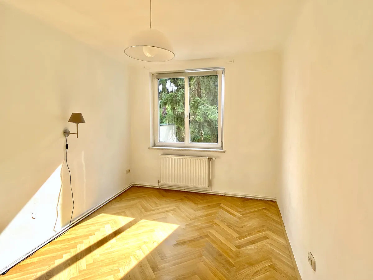 helle 2 Zimmer Whg, ruhig, zentral, Kü möbliert mit Geräten, schöne Wohngegend, U4, U6 - Widok 3