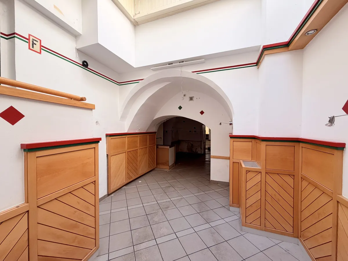 Geschäftslokal mit Potenzial in bester Innenstadtlage von Steyr I Enge Gasse - Radharc 3
