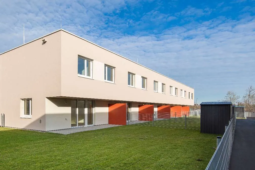 TRAUMHAFTES 4-ZIMMER-ECKREIHENHAUS MIT GROSSEM GARTEN – pohled 2