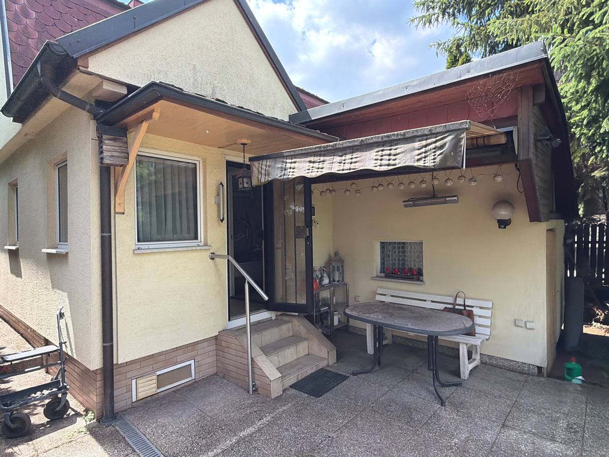 Kleines Haus auf großem Eck-Baugrundstück in unmittelbarer Nähe der Stadtgrenze 1210 Wien, Nordrandsiedlung/Floridsdorf - Ansicht 2