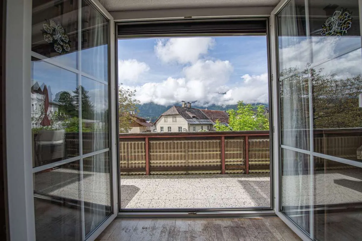 Zweifamilienhaus mit 2 getrennten Wohneinheiten und viel Platz, mit Garten in zentraler Lage - Ansicht 3
