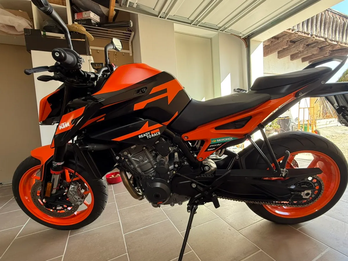KTM 890
