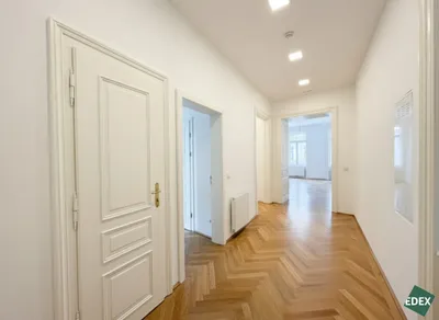 Stilvolle 4-Zimmer-Altbauwohnung in der Innenstadt – Bild 3