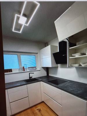 Möblierte 2 Zimmer Loggia-Wohnung, top saniert und bezugsfertig – Bild 2