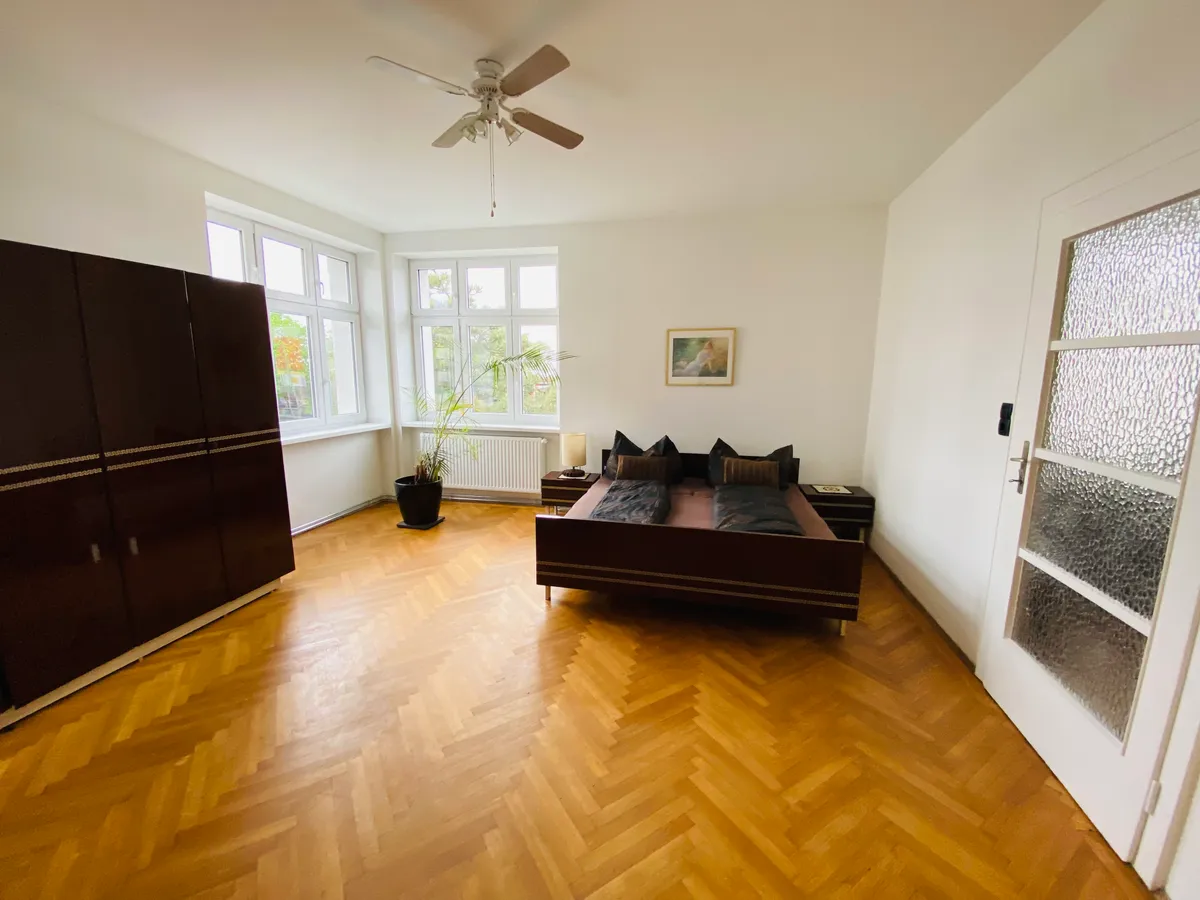 Vollmöblierte Wohnung auf Zeit - ca. 170 m², 5 Schlafzimmer & Parkplätze - Ansicht 2
