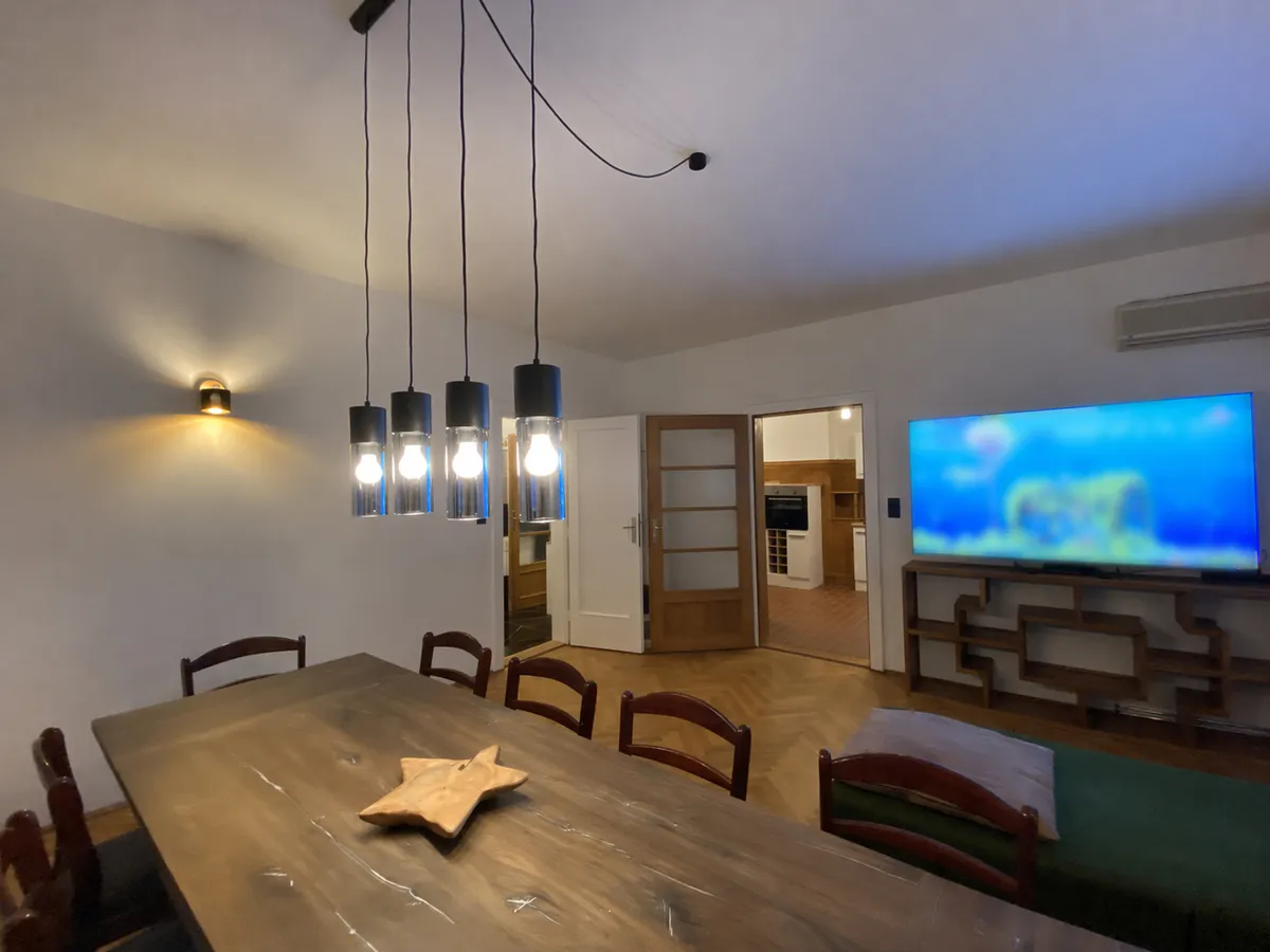 Vollmöblierte Wohnung auf Zeit - ca. 170 m², 5 Schlafzimmer & Parkplätze