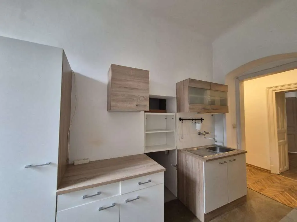 Charmante 2-Zimmer-Altbauwohnung in der Kastellfeldgasse mit separater Küche und Balkon! – pohled 3