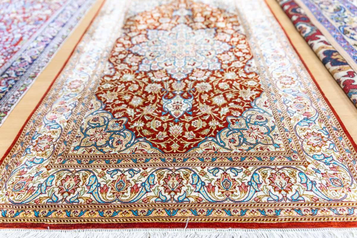 GRATIS VERSAND EUROPAWEIT 118.5cm x 75.5cm ORIGINAL echte Qom (Ghom) Seidenteppich Perserteppich 100% echte Seide auf Seide 70 Radj 1 Mio. Knoten/Qm Iran W1(#479) Garantiert HANDGEKNÜPFT PERSER- & ORIENTTEPPICHE