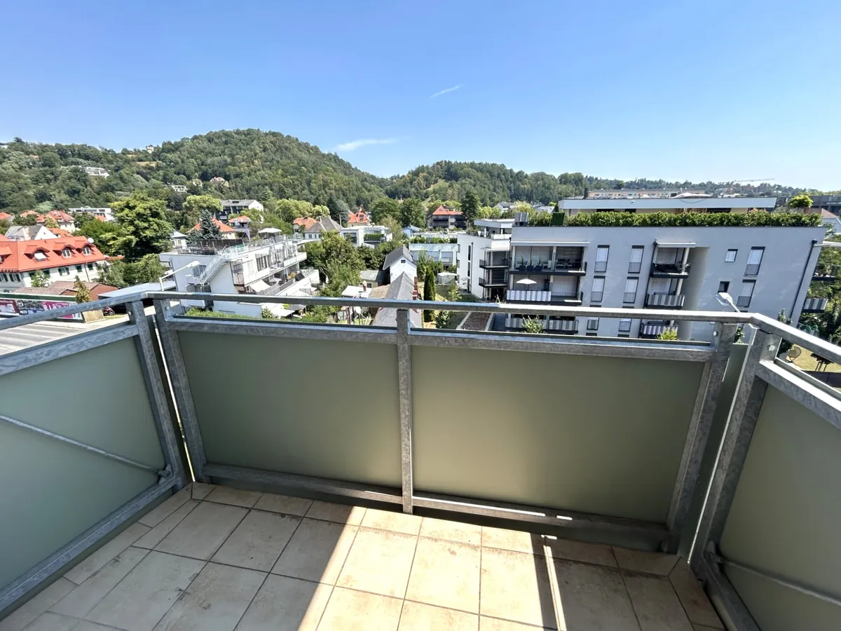103 m² in Graz-Geidorf mit 5 Zimmern & 2 Balkonen: starke Aussicht, familienfreundlich oder sofort WG-tauglich für Anleger
