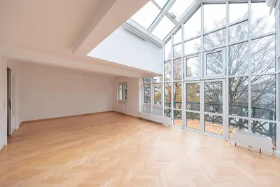 4-Zimmer-Haus mieten in Linz – 220 m², € 2.990 – Bild 2 von 13