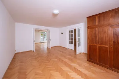 4-Zimmer-Haus mieten in Linz – 220 m², € 2.990 – Bild 9 von 13