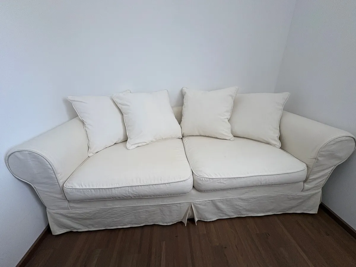 IKEA 2er Sofa beige + großer Fellteppich GRATIS, € 240,- (9523 Landskron)
