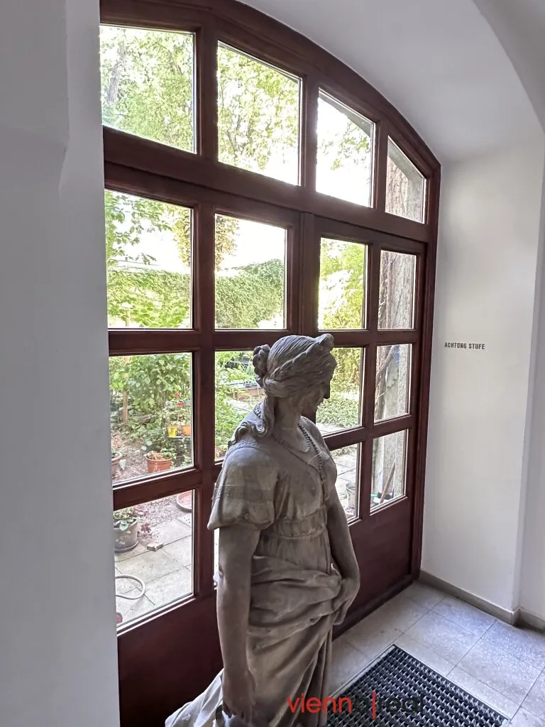Helle, ansprechende 4-Zimmer-Wohnung in repräsentativem Altbau mit Lift nahe Volksoper und AKH - Widok 3
