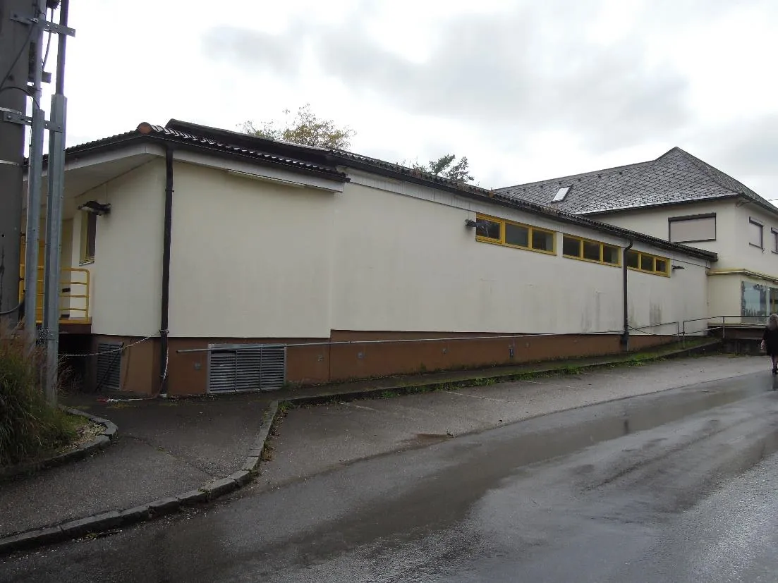 Großes Wohn und Geschäftshaus in Zentraler Lage Apfplwang 190 m² Wohn und ca 530 m² Geschäftsbereich (ehemaliger Unimarkt) - Widok 3