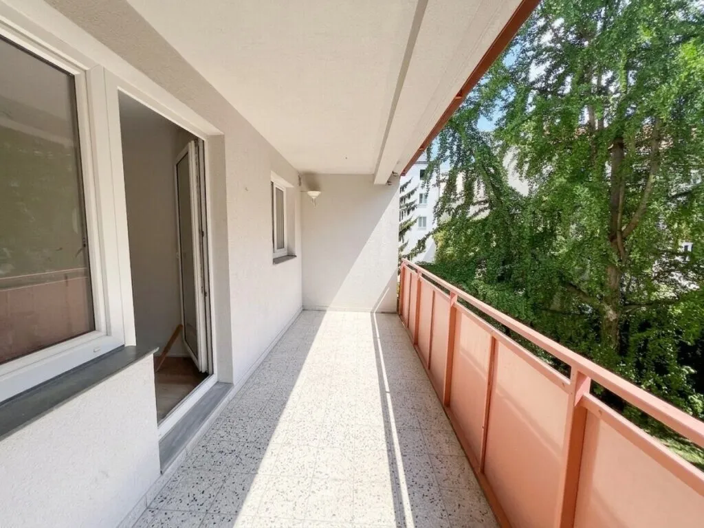 Erstbezug nach Generalsanierung: ruhige 3-Zimmerwohnung mit Loggia und Blick ins Grüne - Ansicht 2