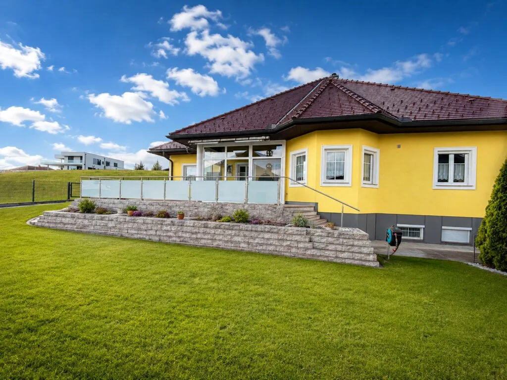 Gepflegter Bungalow in traumhafter Lage - Wohnen mit Komfort & Weitblick – pohled 3
