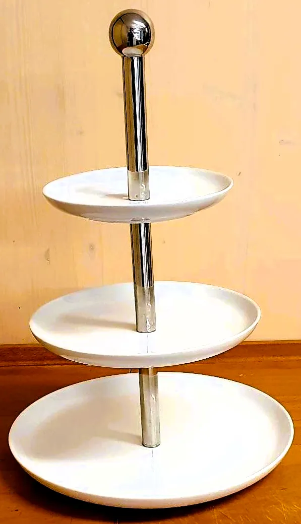 DEPOT / Etagere 3 stufig Porzellan, € 15,- (1140 Wien)