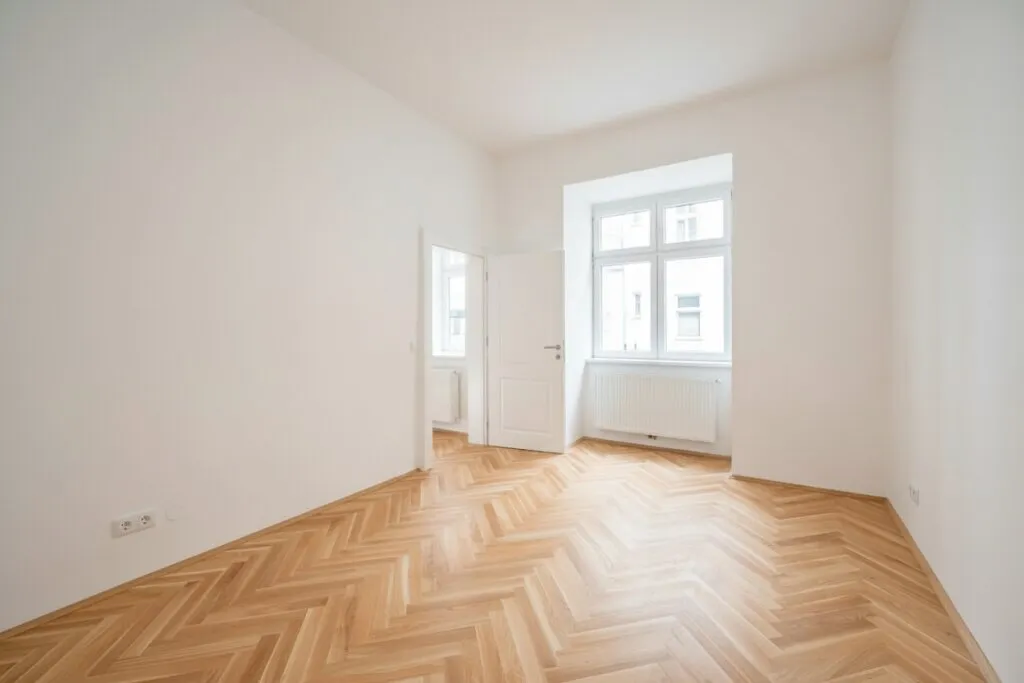 ++NEU++ fantastische generalsanierte 2 Zimmer Altbauwohnung - hofseitig mit Balkon - Ansicht 3