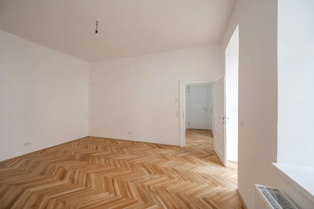 ++NEU++ fantastische generalsanierte 2 Zimmer Altbauwohnung - hofseitig mit Balkon - Ansicht 2