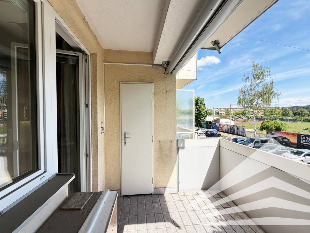 Gepflegte 4 Zimmerwohnung mit separater Küche und sonniger Loggia in Linz! - Ansicht 3