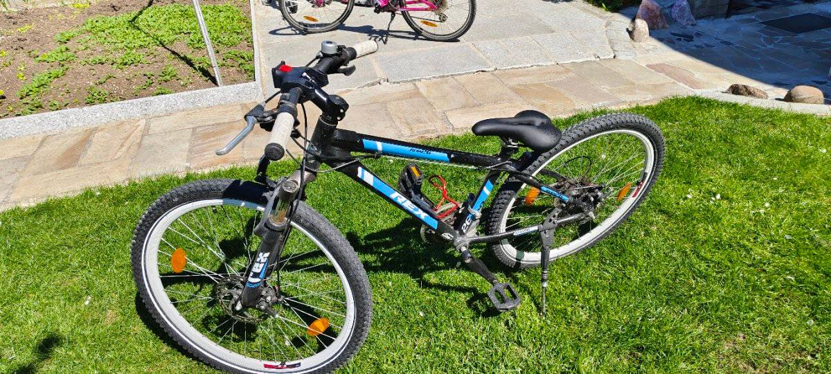 Verkaufe mein 26 Zoll TREX Fahrrad. - Schaltung funktioniert -  Scheibenbremsen vorne & hinten - Fahrbereit Gebraucht mit normalen  Gebrauchsspuren (siehe Bilder). Preis: 80 FIX (nicht verhandelbar) Nur  Abholung.,  60,- (4810 Gmunden) - willhaben
