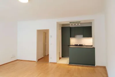 Privat: Modernisierte 2-Zimmer-Wohnung in Naschmarktnähe, nahe U-Bahn Kettenbrückengasse, Grenze zu 4. Bezirk