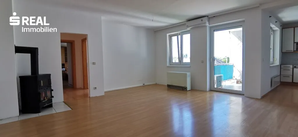 Top Lage - 4-Zimmer-Wohnung mit Loggia, Klimaanlage und Schwedenofen - unmittelbar beim Schulzentrum, Bahnhof und Stadtzentrum! - Ansicht 3
