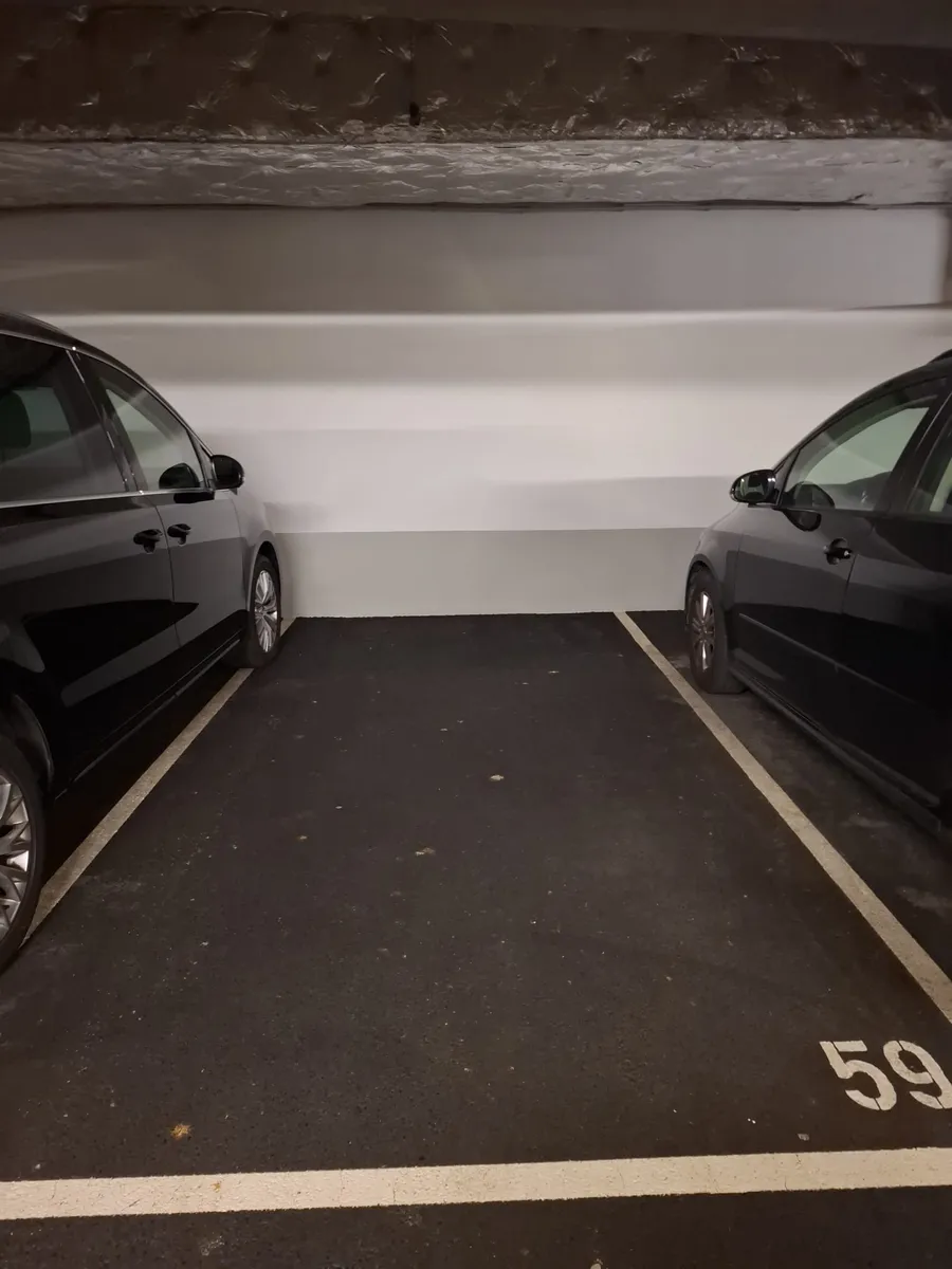 Top-Garage in Bus, Straßenbahn, Ubahn - Nähe - Ansicht 3