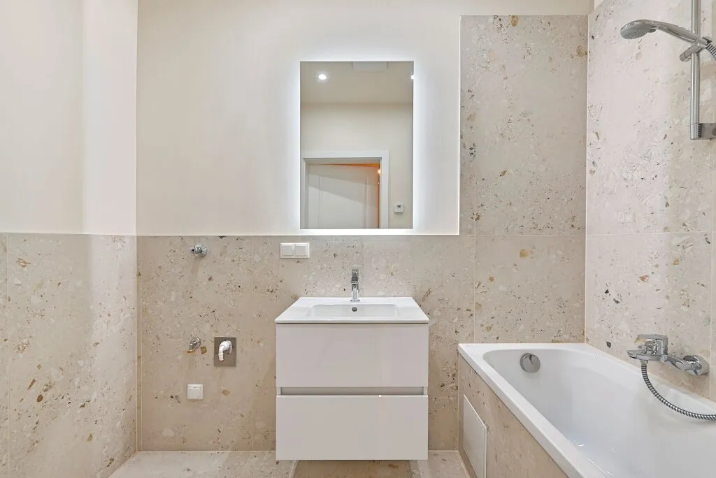 Altbau-Erstbezug in bester Stadtlage - Helle 2-Zimmer-Wohnung im 3. Liftstock - Nähe Mariahilfer Straße - Ansicht 2