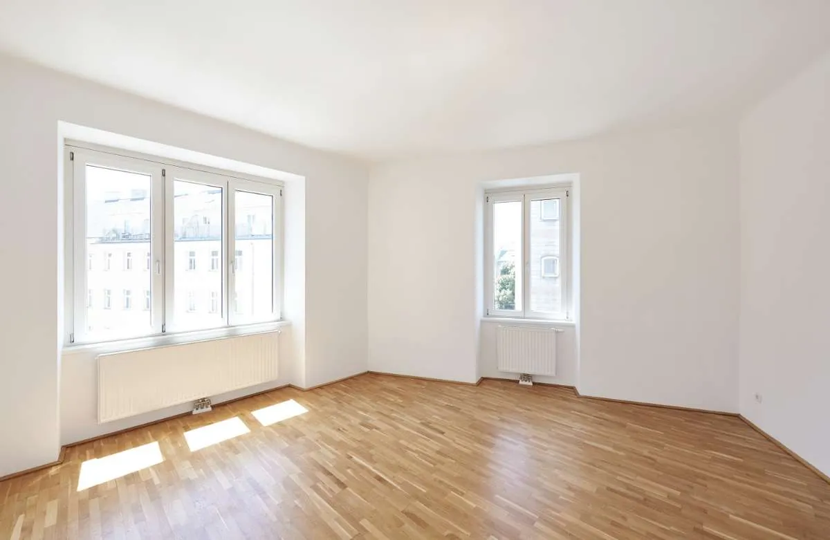 Liebevoll saniert und viel Platz! Helle 2 Zimmer Altbauwohnung in top Lage - Ansicht 2