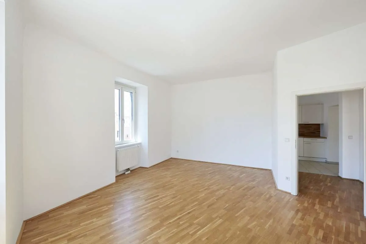Liebevoll saniert und viel Platz! Helle 2 Zimmer Altbauwohnung in top Lage - Ansicht 3