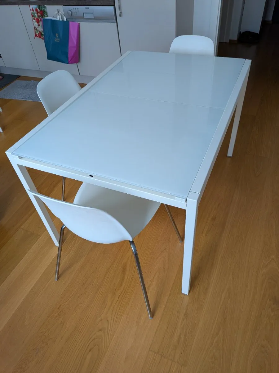 IKEA GLIVARP Esstisch weißes Glas + Stühle GRATIS dazu! (Abholung am 30. Aug), € 100,- (1200 Wien)