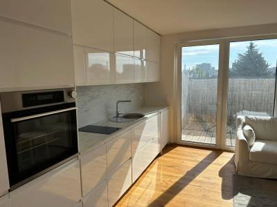 Moderne vollmöblierte 3-Zimmer-Wohnung mit Terrasse