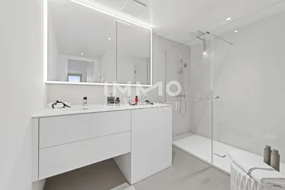 47. Etage - Ein Zuhause, das Gäste sprachlos macht: DC2 Tower: U1 Donauinsel – Bild 3