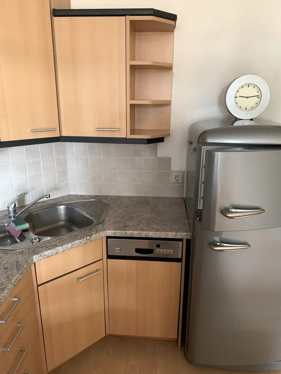 Helle 3-Zimmer-Altbauwohnung mit Balkon, zentral gelegen - Ansicht 3