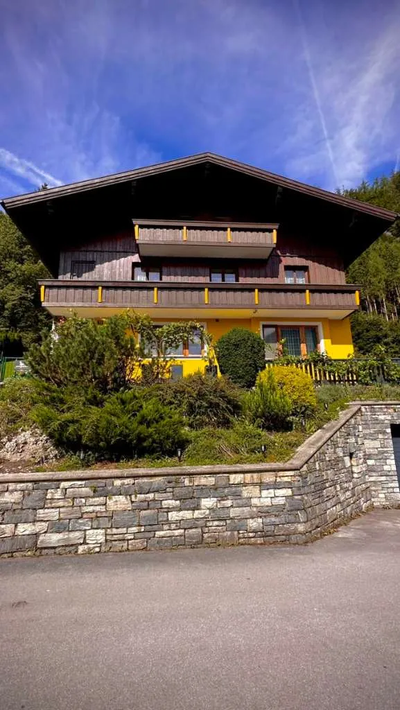 PRIVATVERKAUF - Zweifamilienhaus mit Burgblick, großem Garten und vielen Extras - Ansicht 2