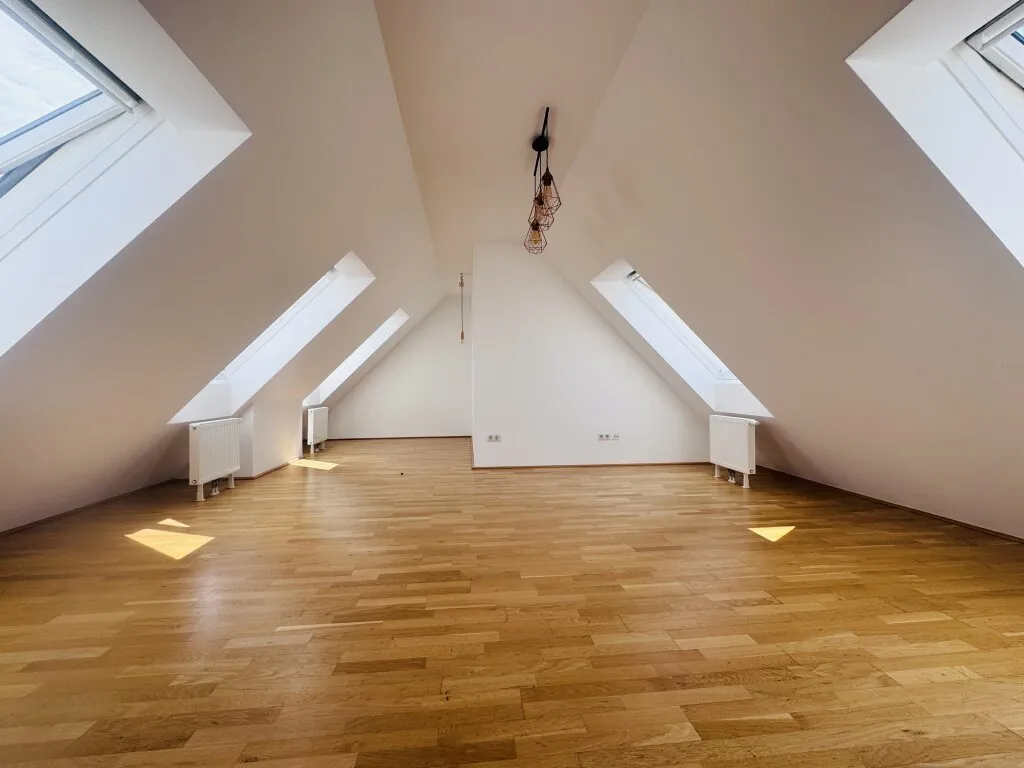 Lichtdurchflutete Dachgeschoss-Maisonette mit Südterrasse & Weitblick - Ansicht 3