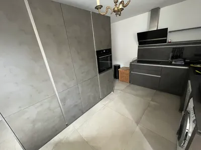6-Zimmer-Haus mieten in Baden – 260 m², € 2.500